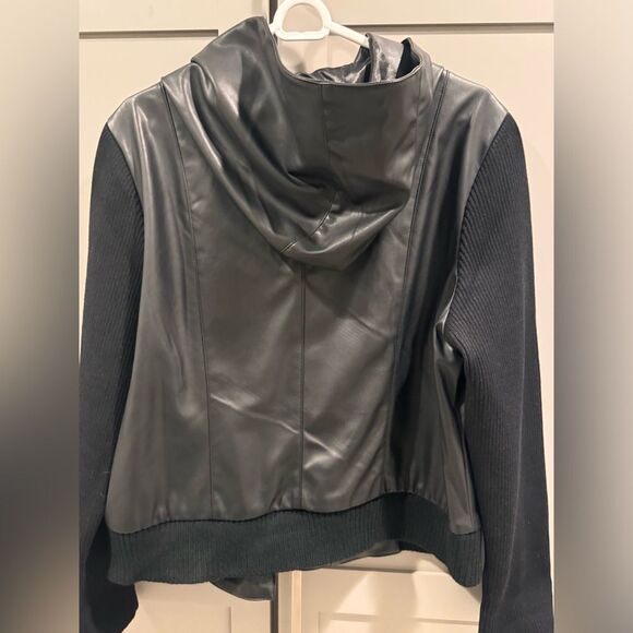 Bernardo vegan sleek jacket. Brand new! Amazing style! Black - Picture 16 of 16